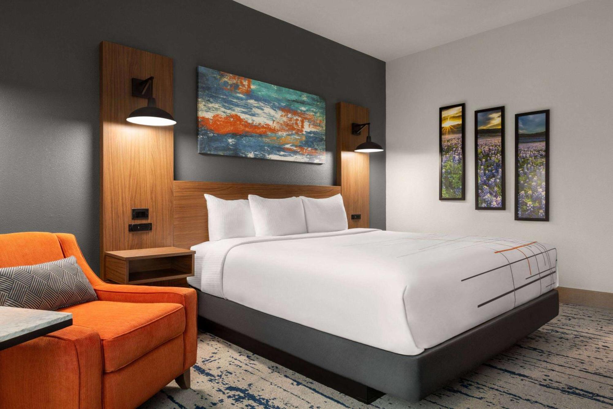 La Quinta Inn & Suites By Wyndham Austin South Екстериор снимка