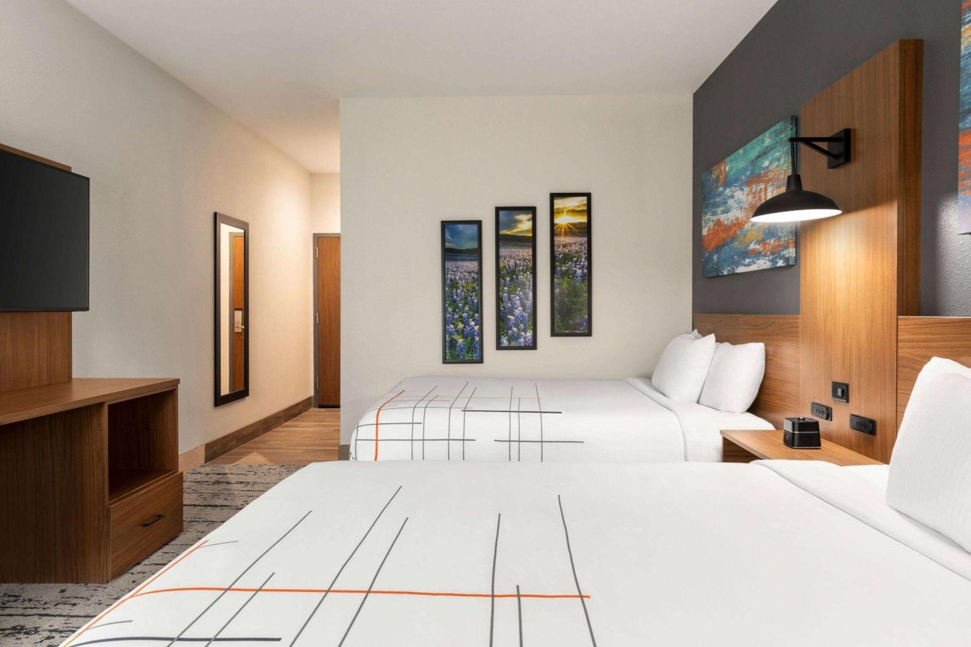 La Quinta Inn & Suites By Wyndham Austin South Екстериор снимка