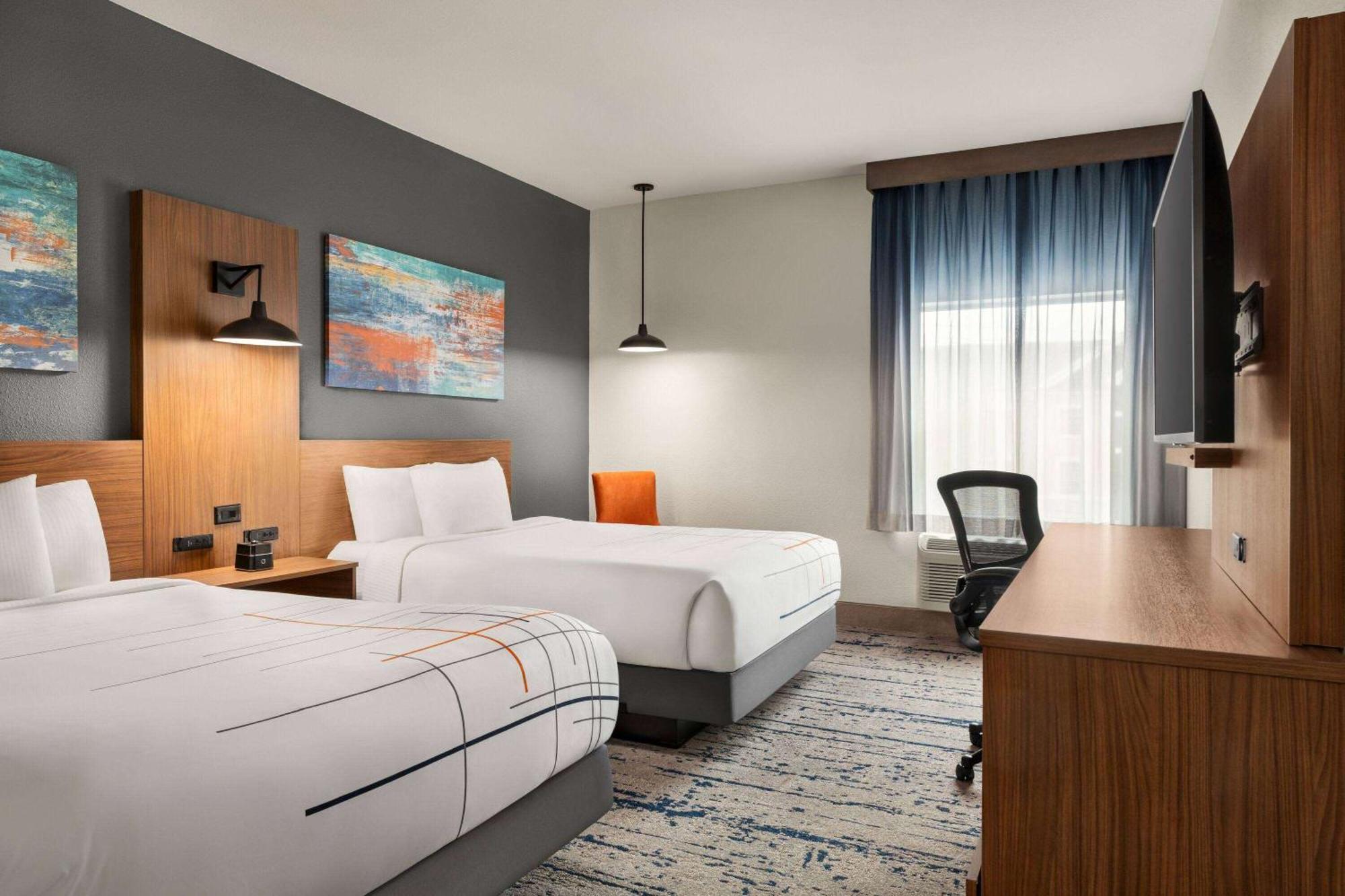 La Quinta Inn & Suites By Wyndham Austin South Екстериор снимка