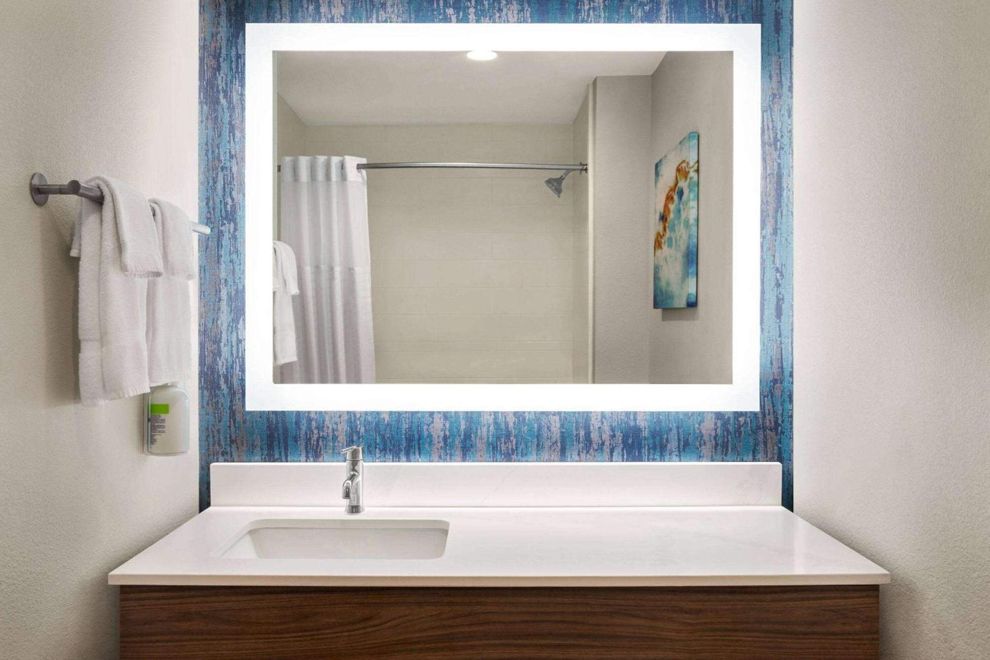 La Quinta Inn & Suites By Wyndham Austin South Екстериор снимка