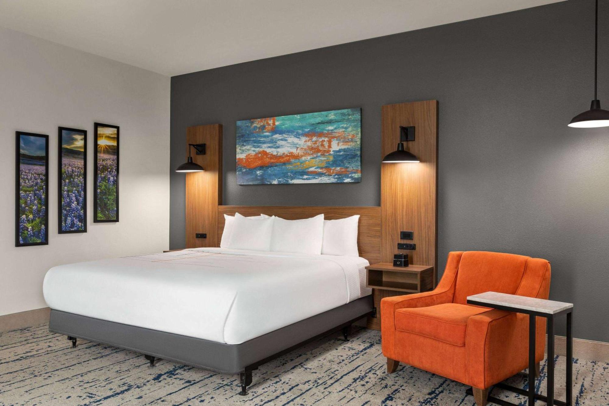 La Quinta Inn & Suites By Wyndham Austin South Екстериор снимка